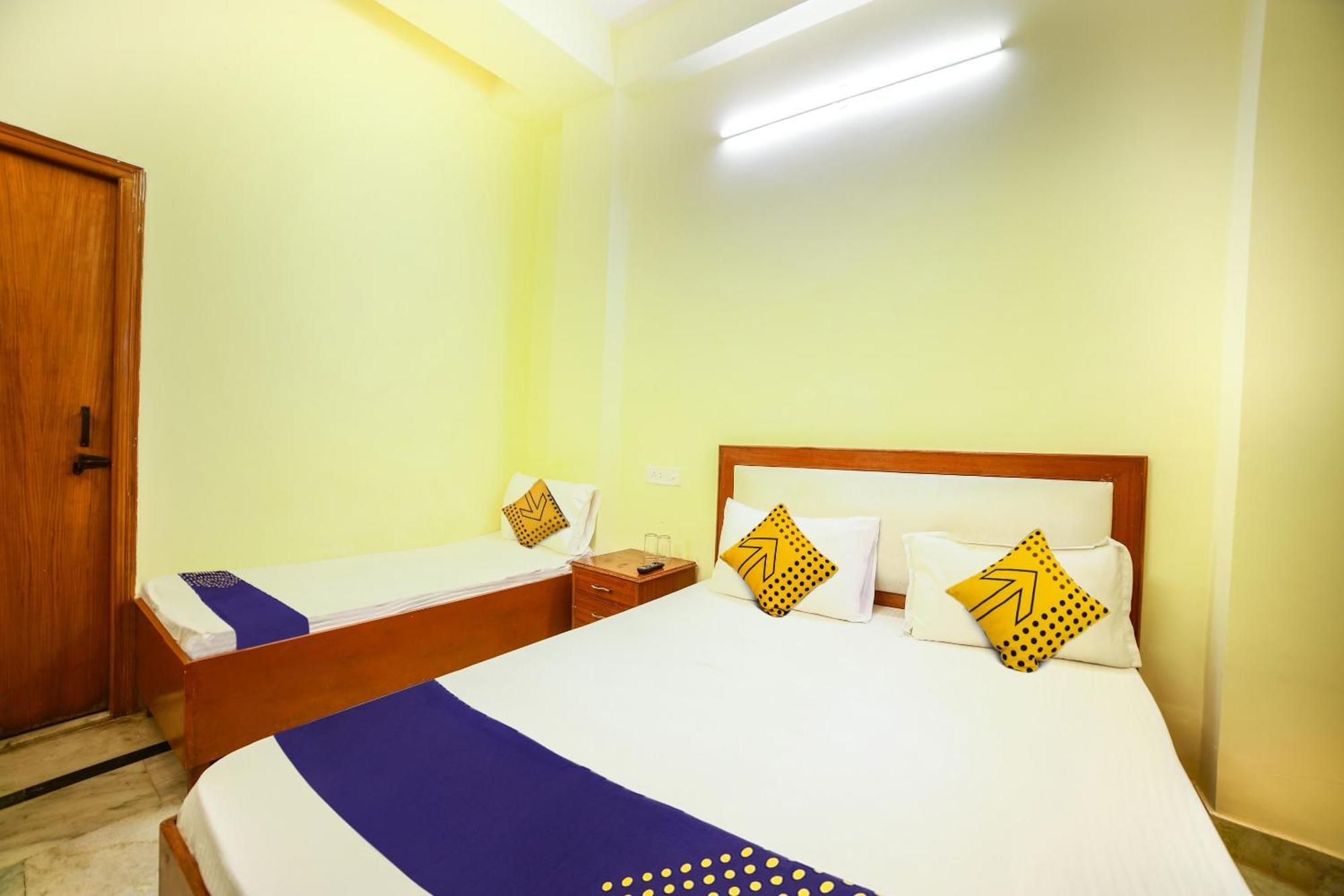 Om Paharganj 4*